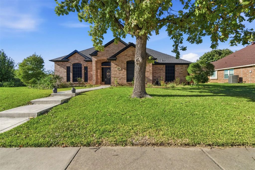 1116 Wilderness Trail, Crowley