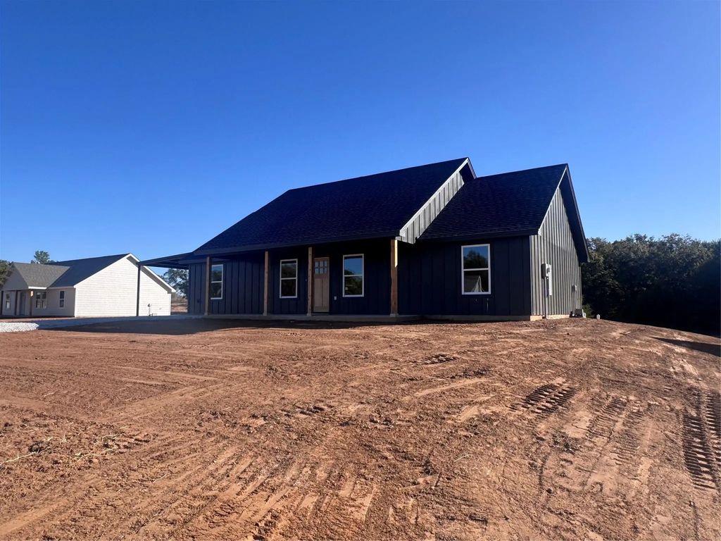 1013 Bradshaw Court, Springtown