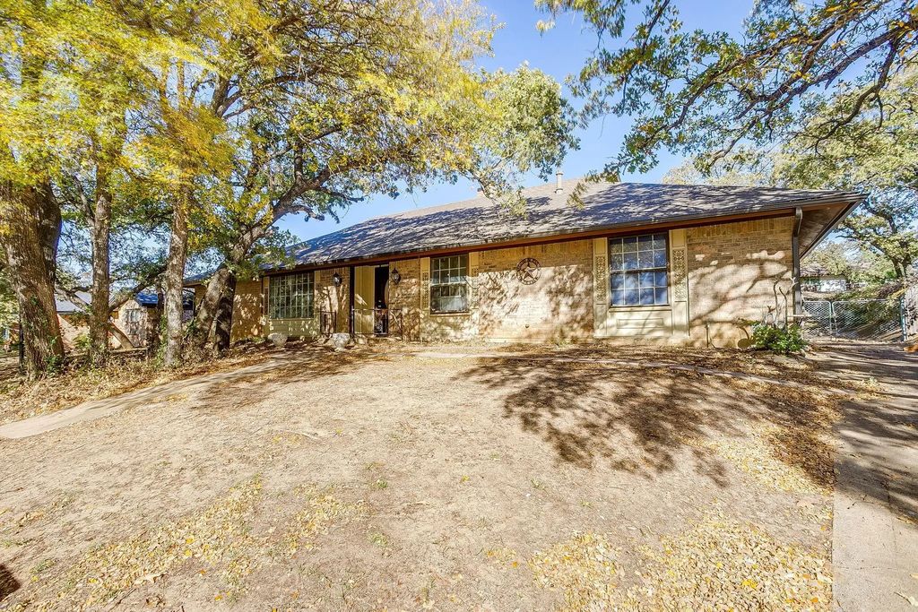 2844 Hurstview Drive, Hurst