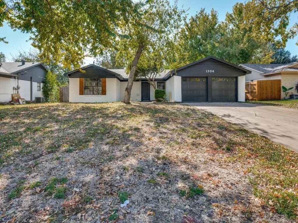 1304 Trammell Drive, Benbrook