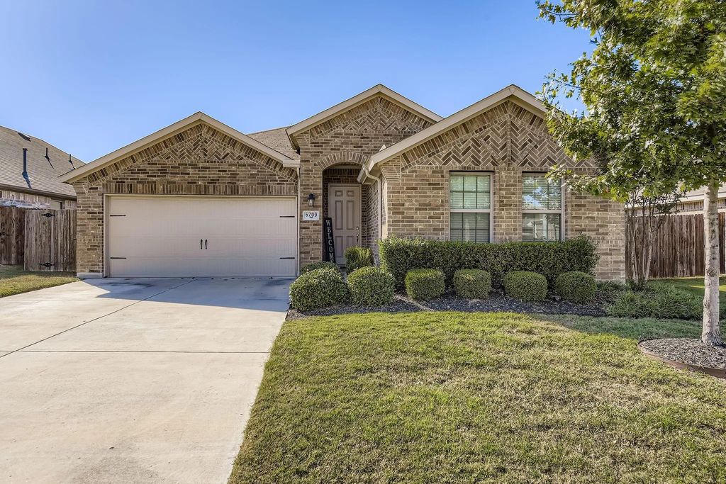 5709 Broad Bay Lane, Fort Worth
