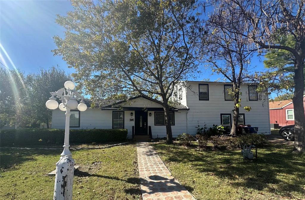 807 N Houston Street, Royse City