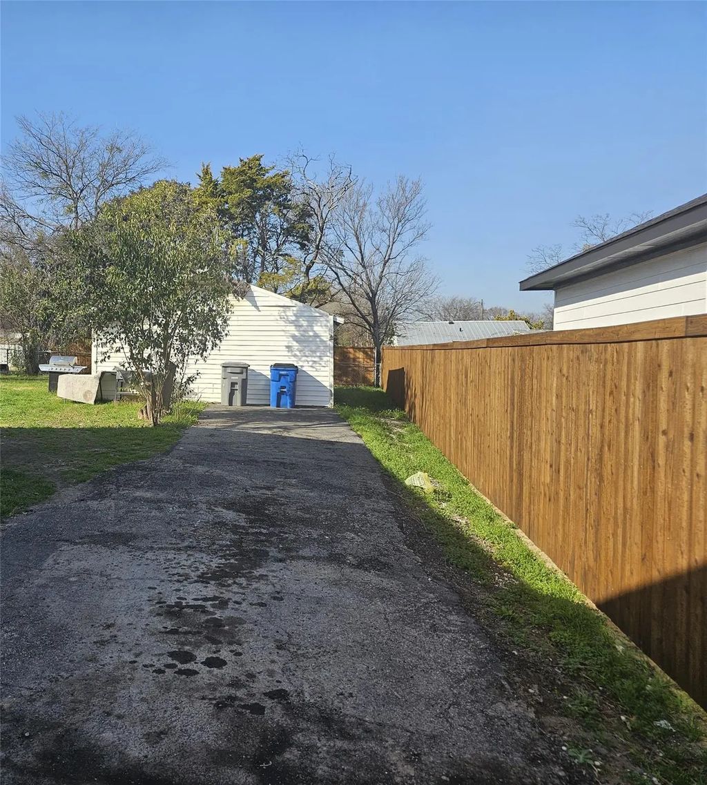2117 Areba Street, Dallas