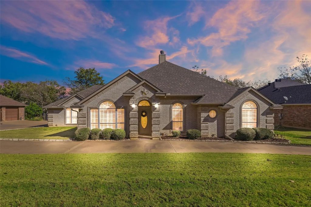 8110 Ravenswood Road, Granbury