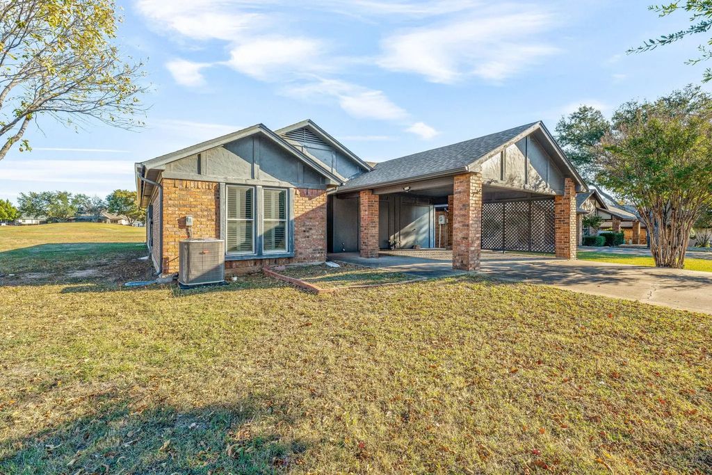 6226 Tezcuco Court, Granbury