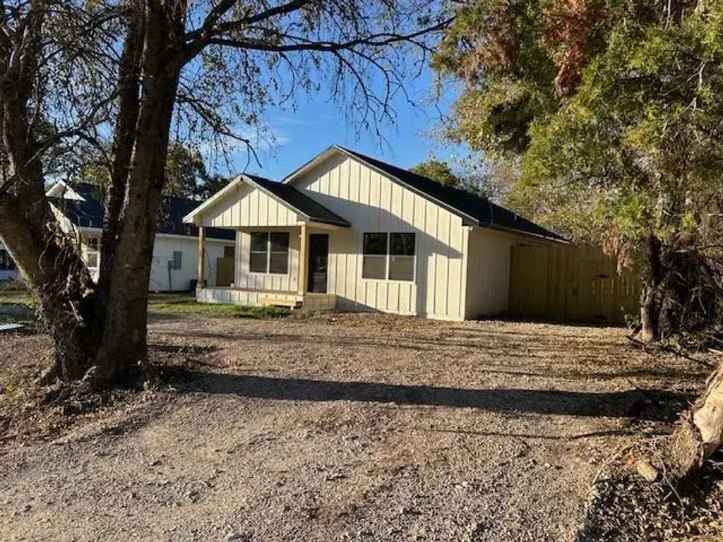 213 E Cardinal, Ector