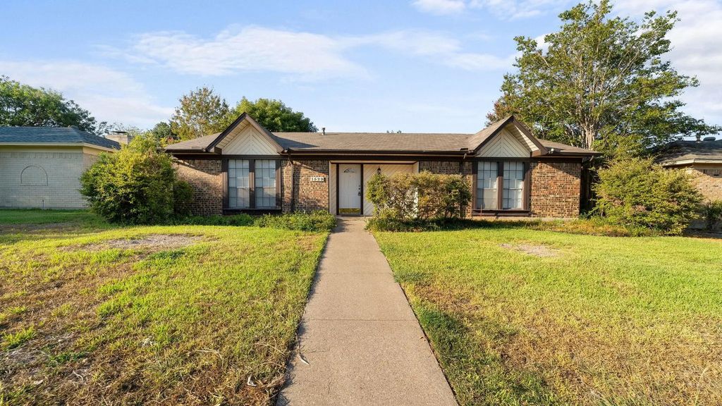 1529 Leicester Street, Garland
