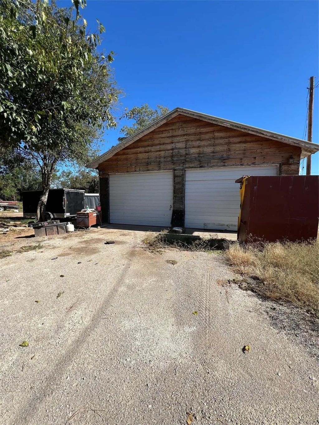 13851 S Fm 4, Santo