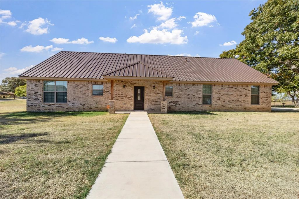 700 High Road, Coleman