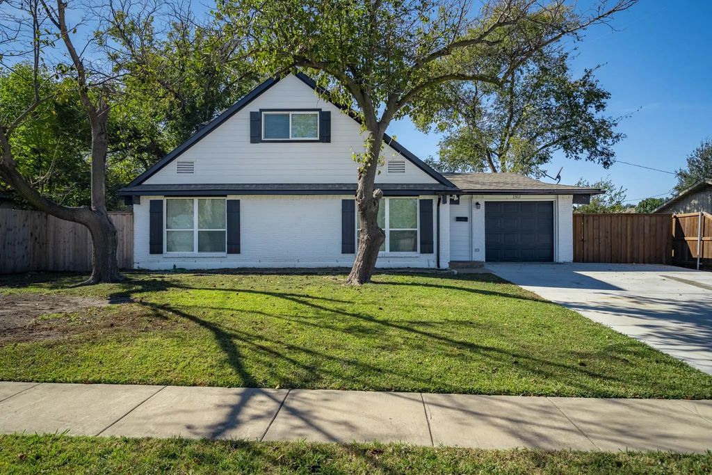 2302 Valleywood Drive, Carrollton