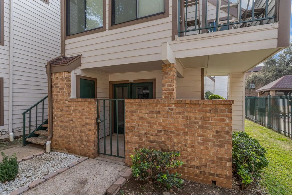 2310 Bamboo Drive J106, Arlington