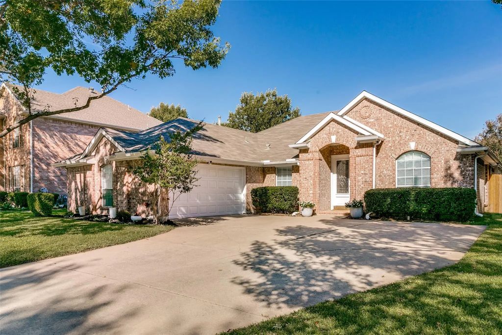 1904 Honey Mesquite Lane, Flower Mound