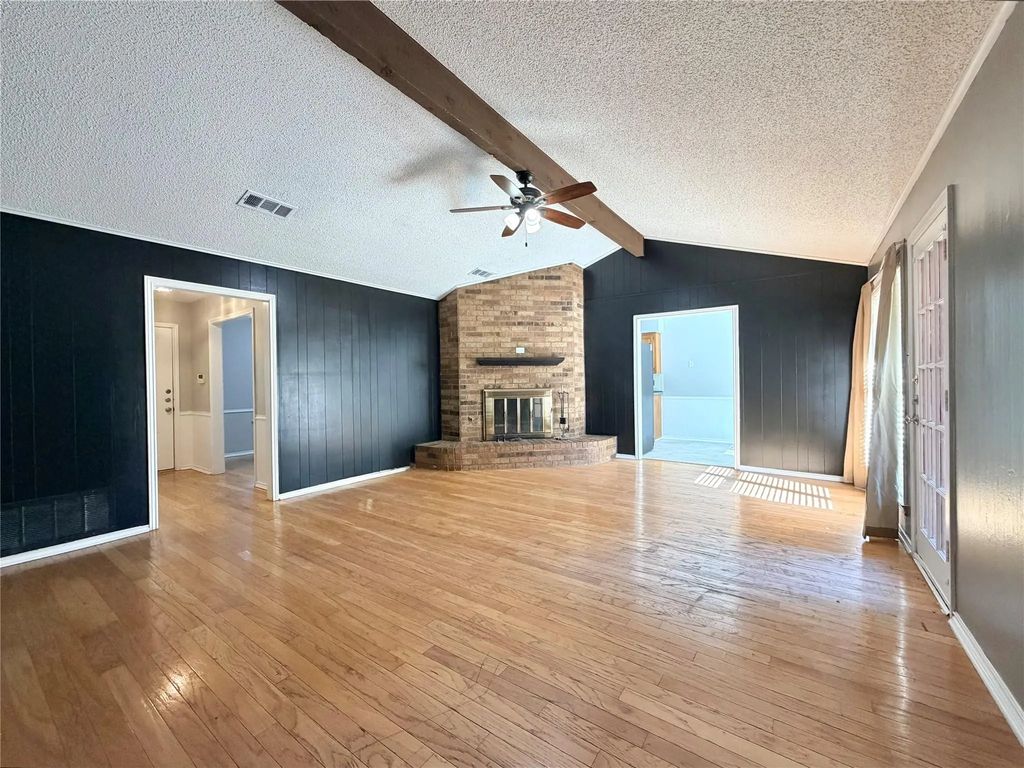 1821 Broadway Street, Denton