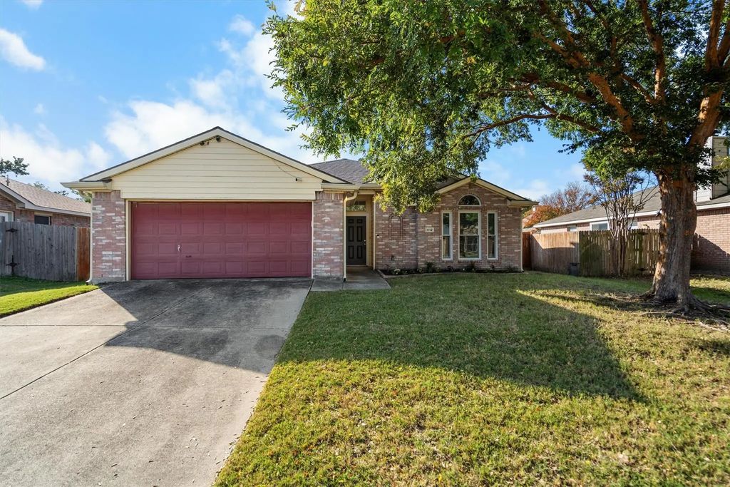 1112 Lake Bluff Drive, Little Elm