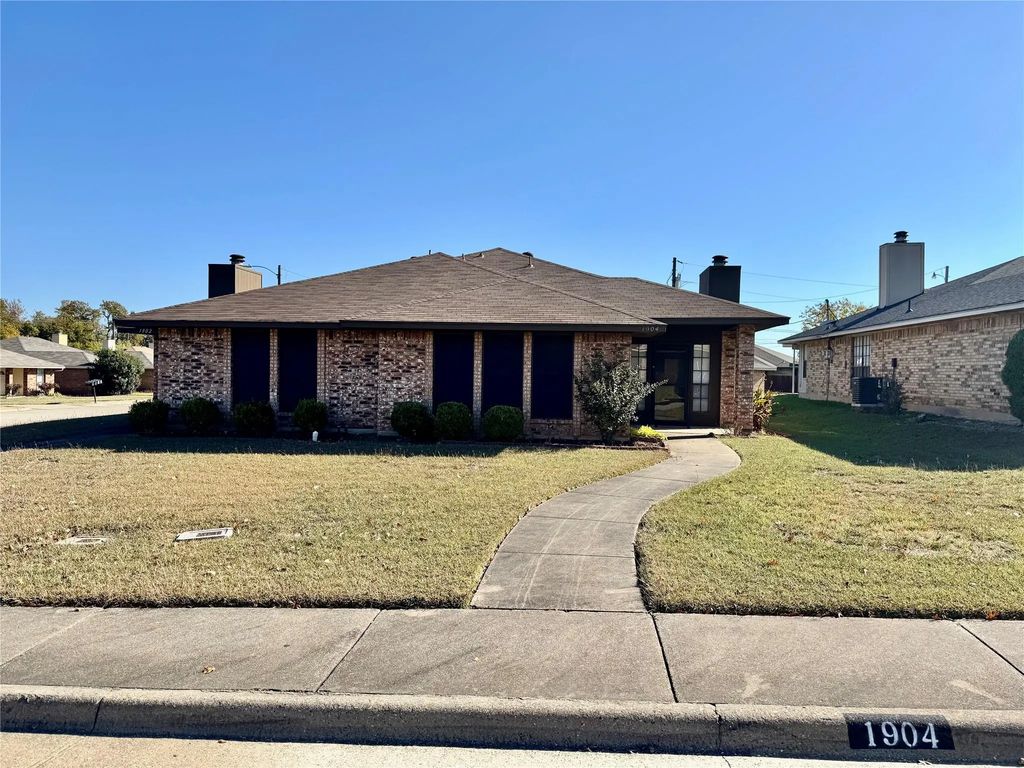 1904 Spindletop Drive, Duncanville
