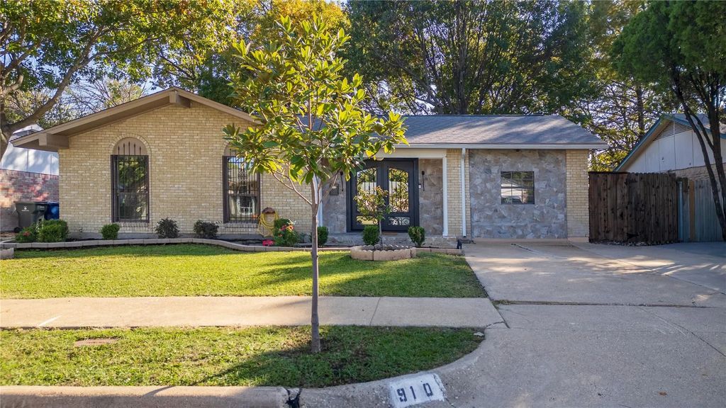910 Shorehaven Drive, Garland