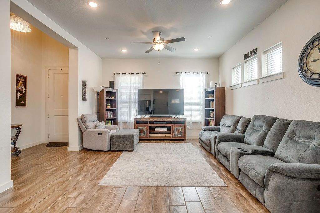 6449 Iron Horse Boulevard, North Richland Hills
