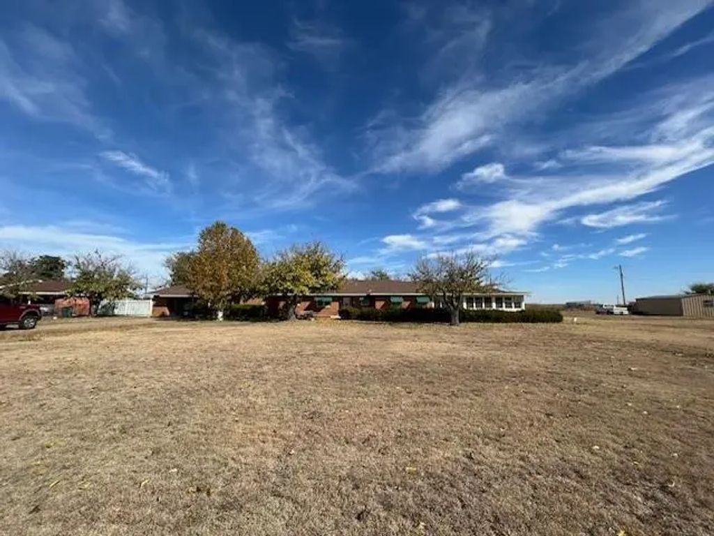 1803 Crowell Highway, Quanah