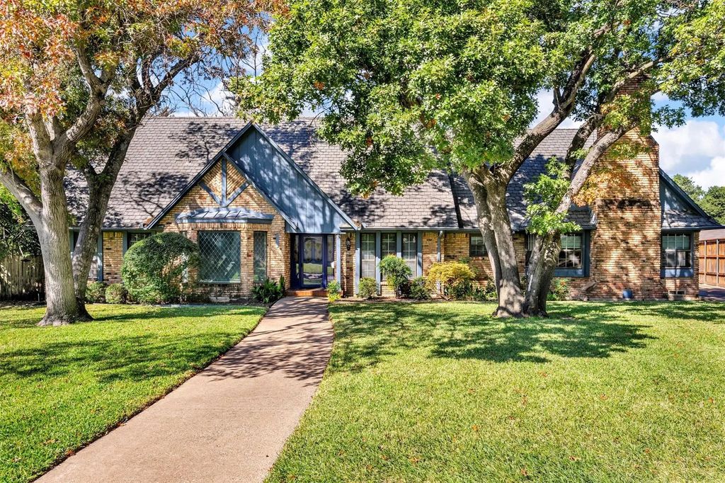 12035 Loch Ness Drive, Dallas