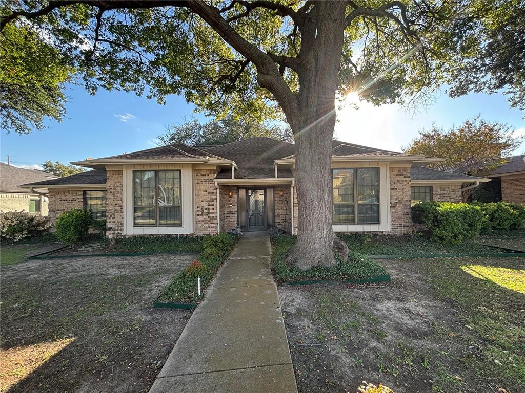 7214 Crooked Oak Drive, Dallas
