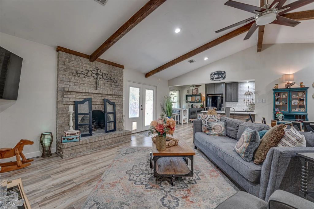 903 Walnut Street, Royse City