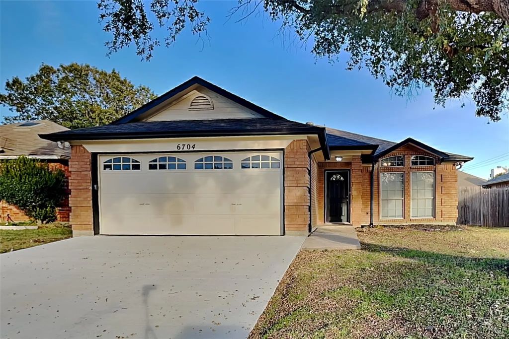 6704 Daffodil Court, Fort Worth