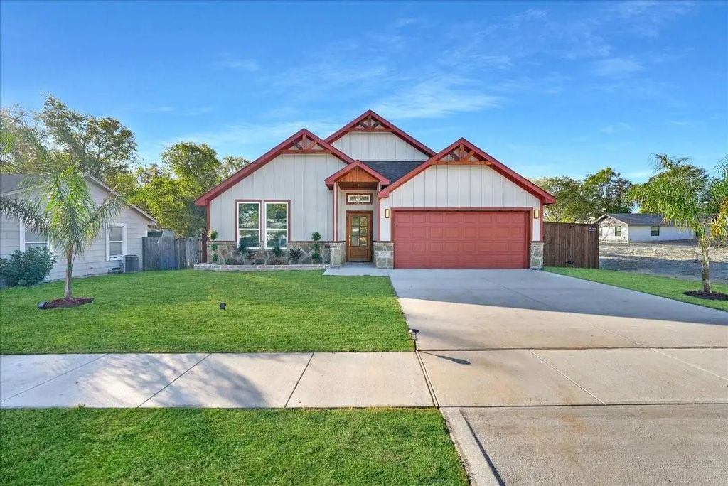 8321 Raymond Avenue, White Settlement