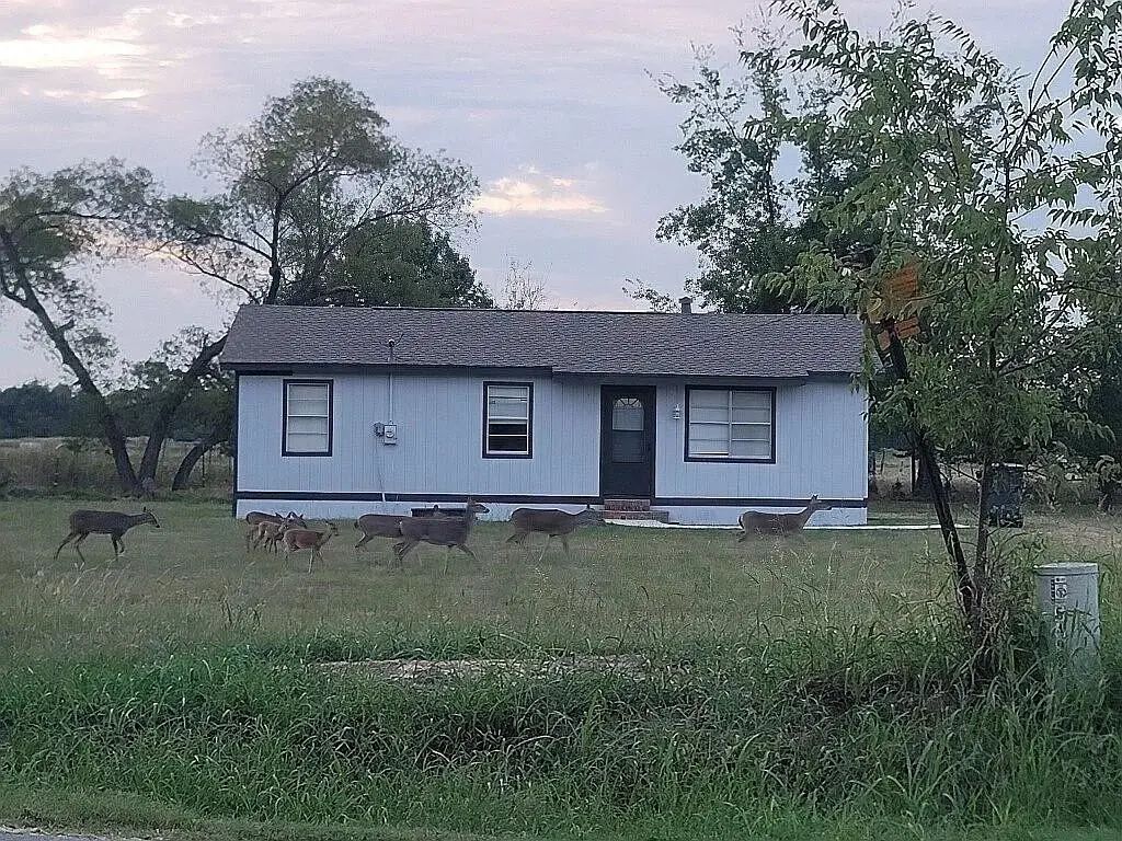 10401 County Road 2326, Terrell