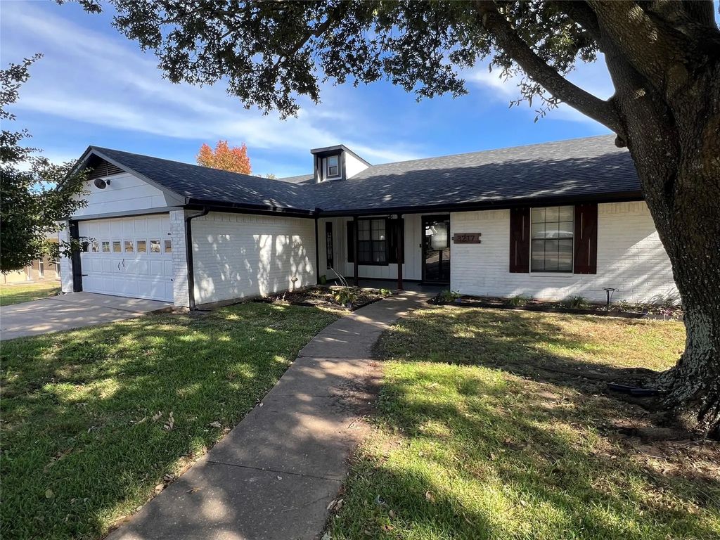 3217 N Marseille Lane, Sherman