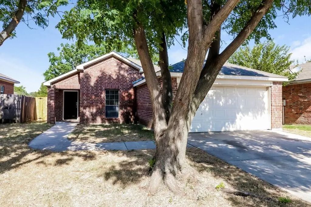 9312 Aubree Court, Fort Worth