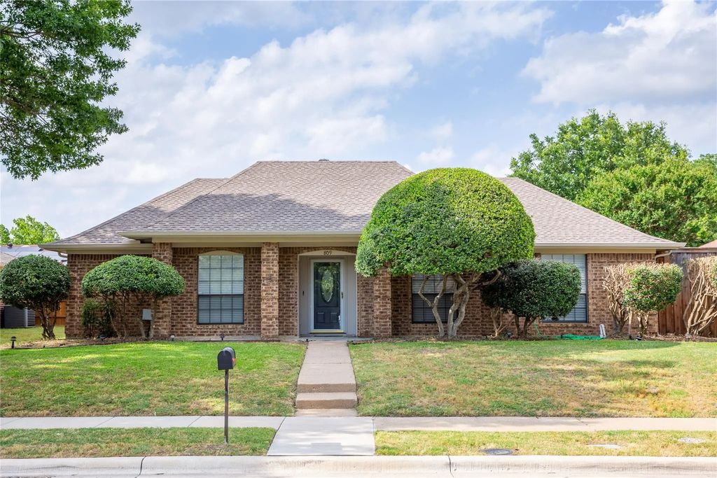 809 Simon Drive, Plano