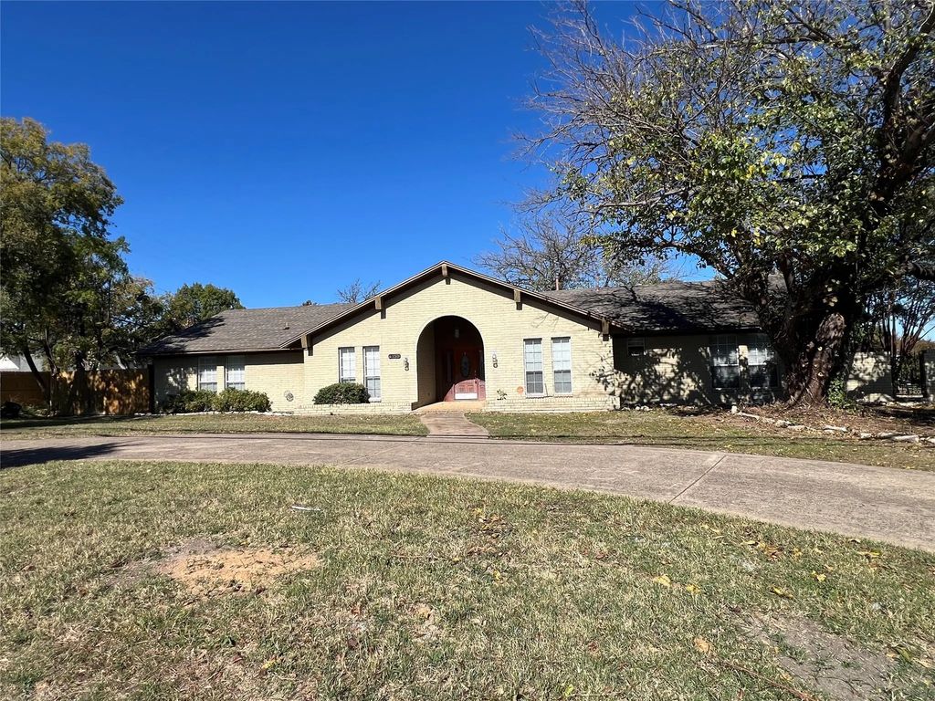 6151 Alpha Road, Dallas