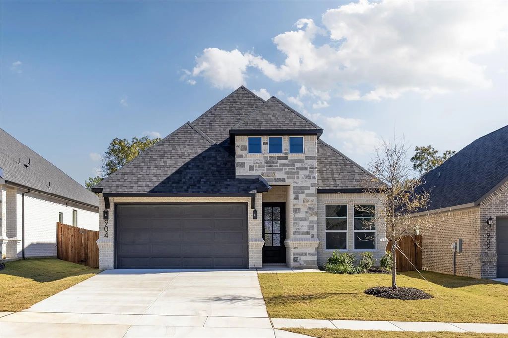 904 Boston Lane, River Oaks