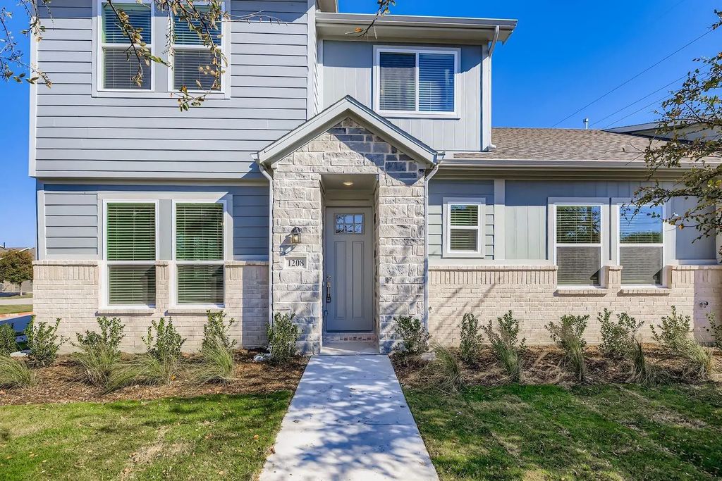 1208 Pebblebrook, McKinney