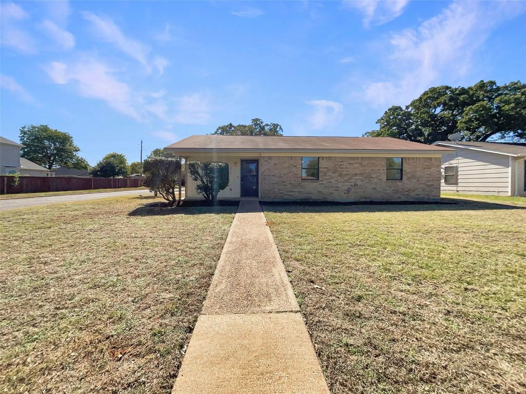 928 Shady Oaks Drive, Kennedale