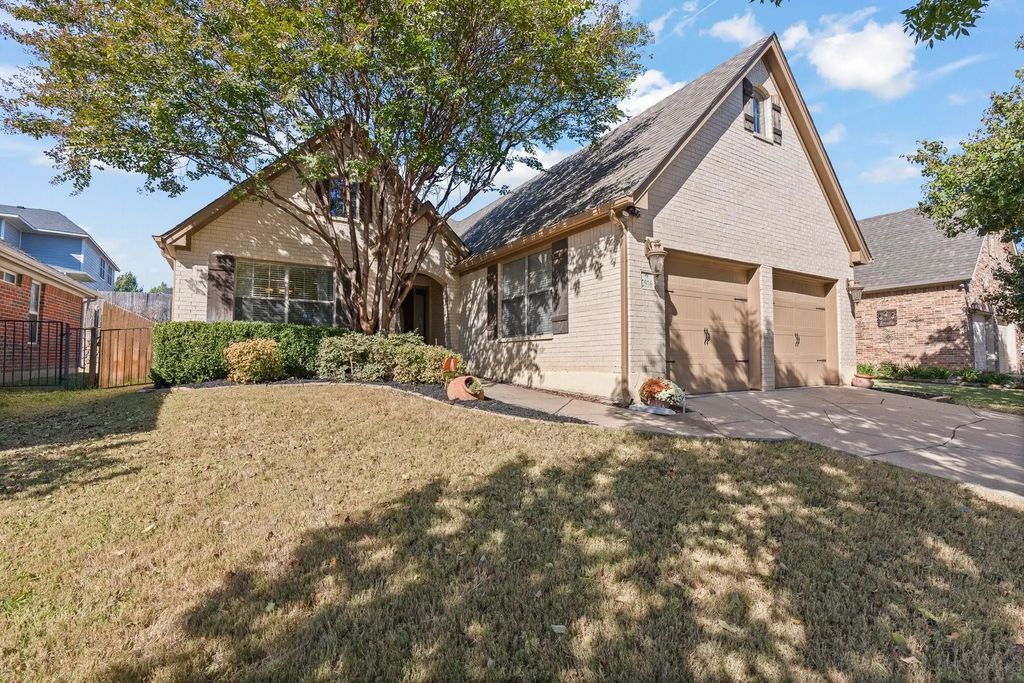 2916 Shoreline Drive, Burleson