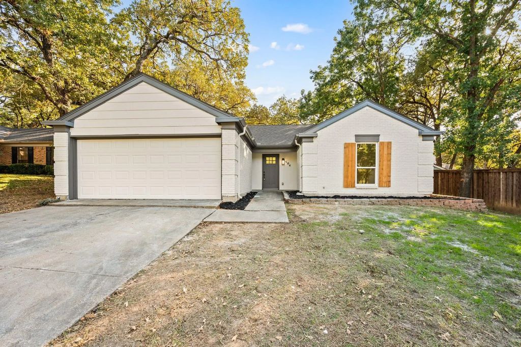 504 Wild Oak Lane, Euless