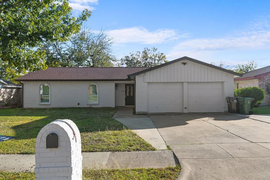 1002 Wembley Road, Arlington
