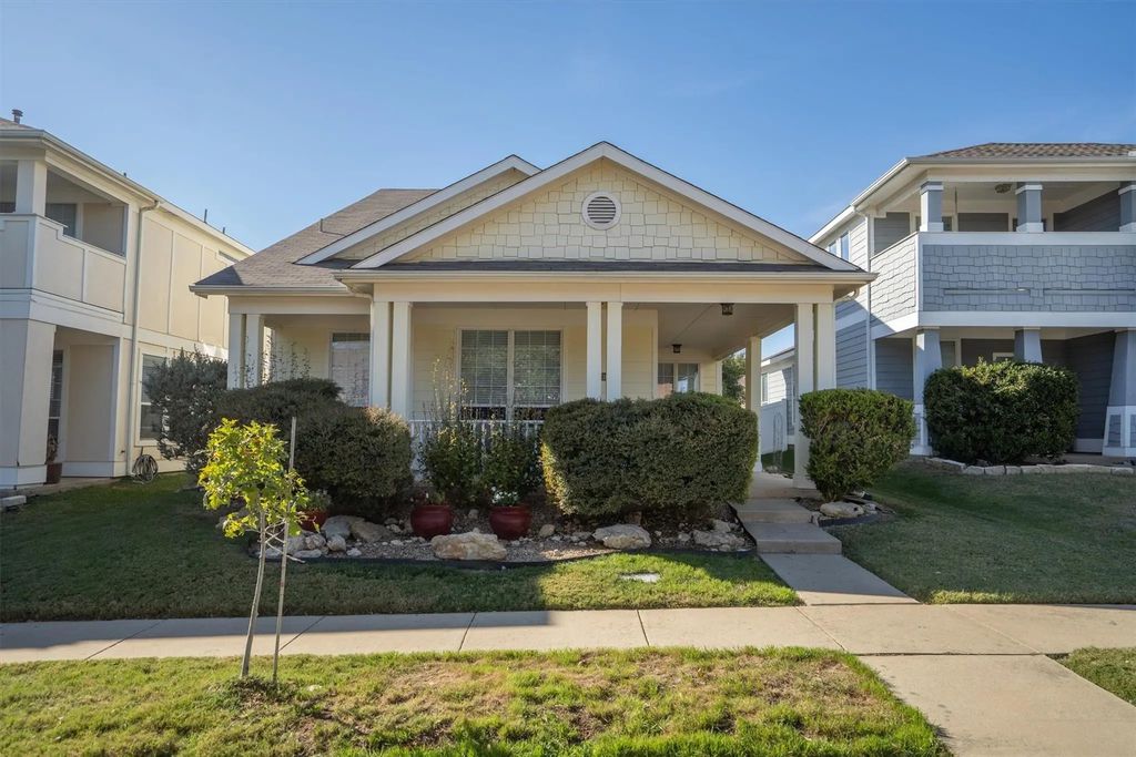 10933 Caldwell Lane, Fort Worth
