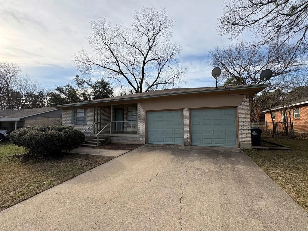1110 Edinburg Lane, Denton
