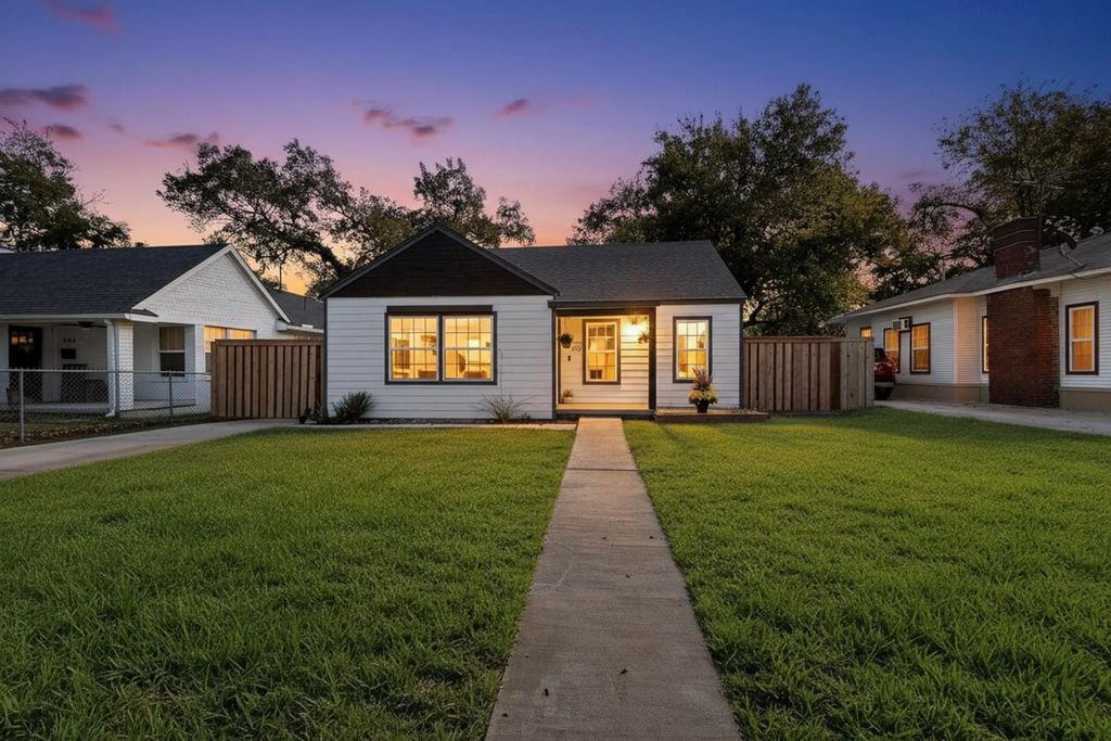912 S Brighton Avenue, Dallas