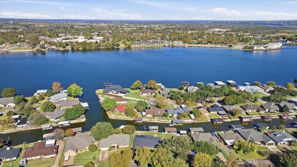 502 Tahiti Drive, Granbury