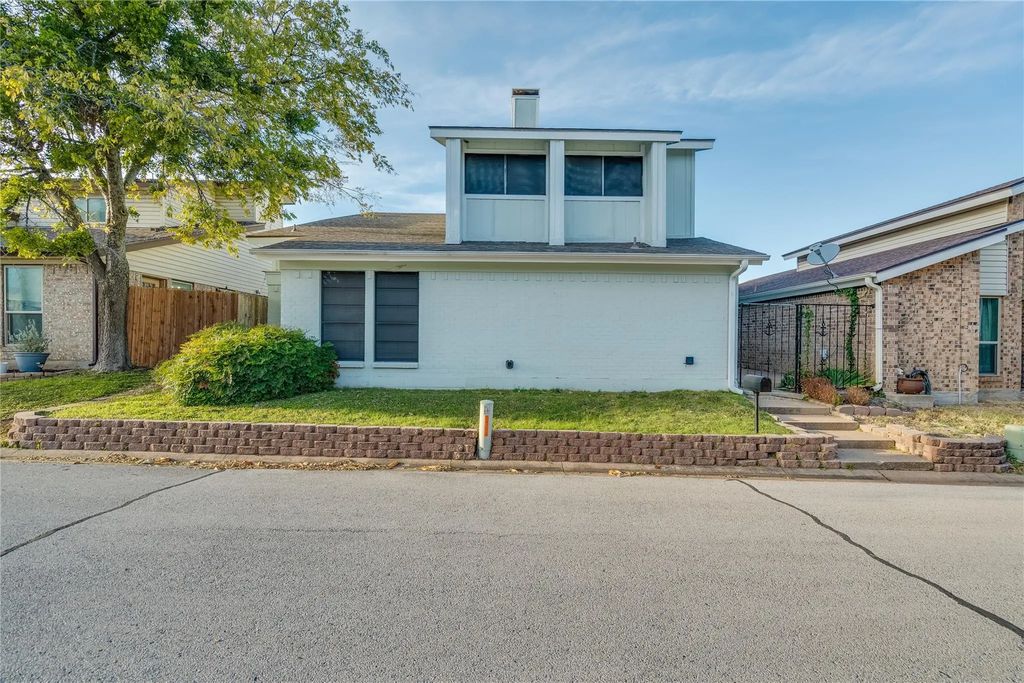 8104 Lea Shore Street, Fort Worth