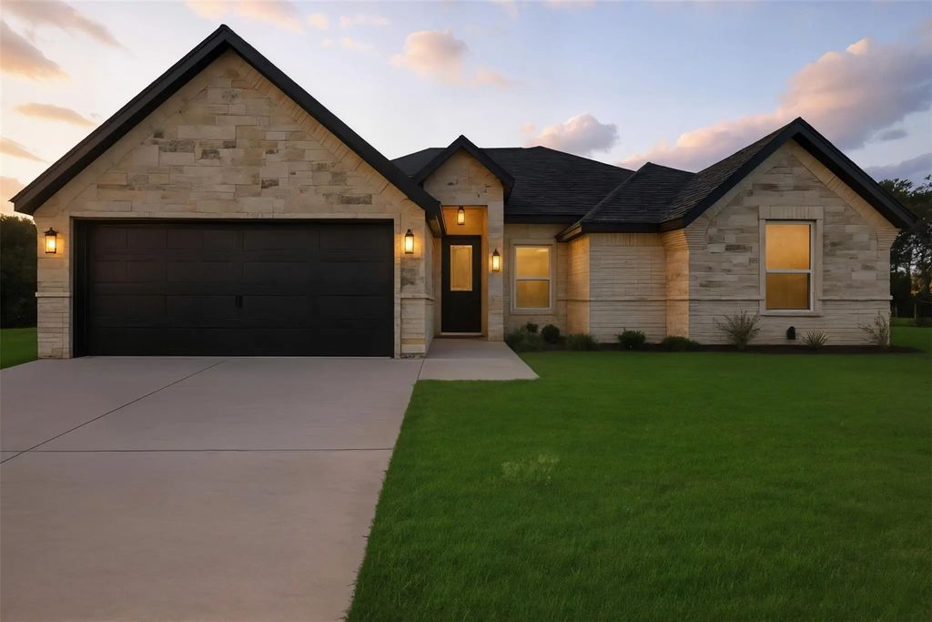 306 Sun Flower Court, Tolar