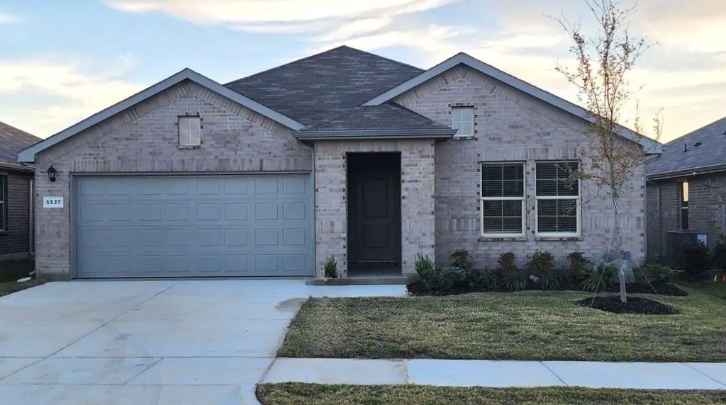 5537 Legends Way, Denton