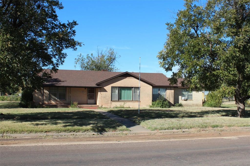 1011 N Munday Avenue, Munday