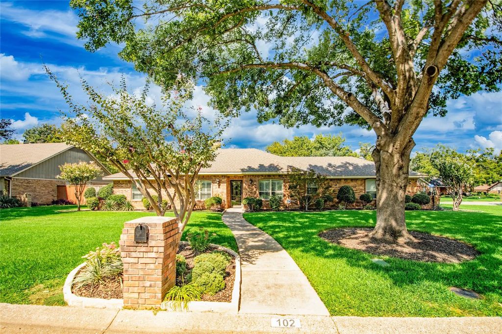102 Sleepy Hollow, Highland Village