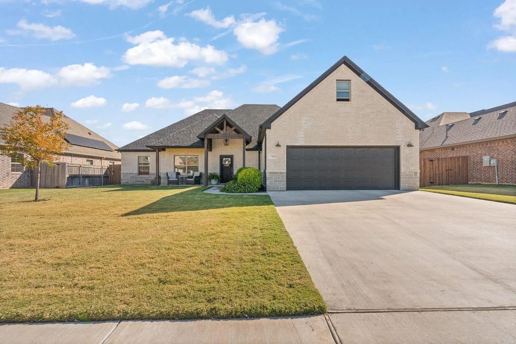 1709 Sudbury Drive, Cleburne
