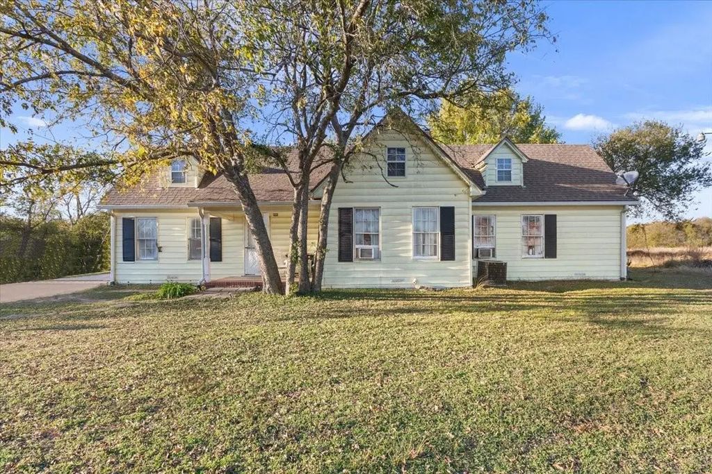 1601 E Texas Avenue, Mart