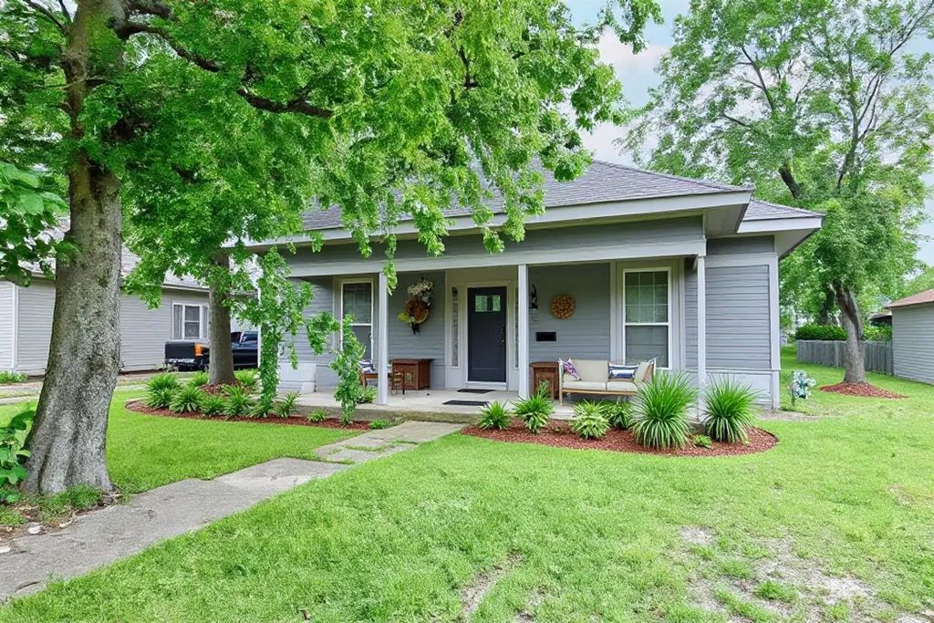 606 E Brin Street, Terrell